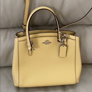 Women’s handbag . Lightly used. Good condition